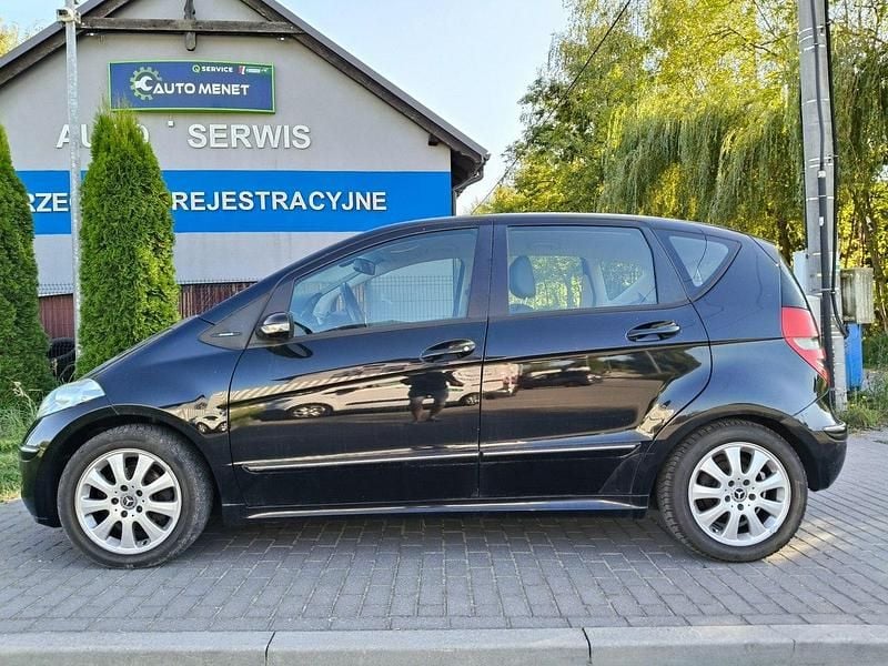 Używany Mercedes A180 110 KM (80 kW) 2009 Czarny (metalik) Hatchback