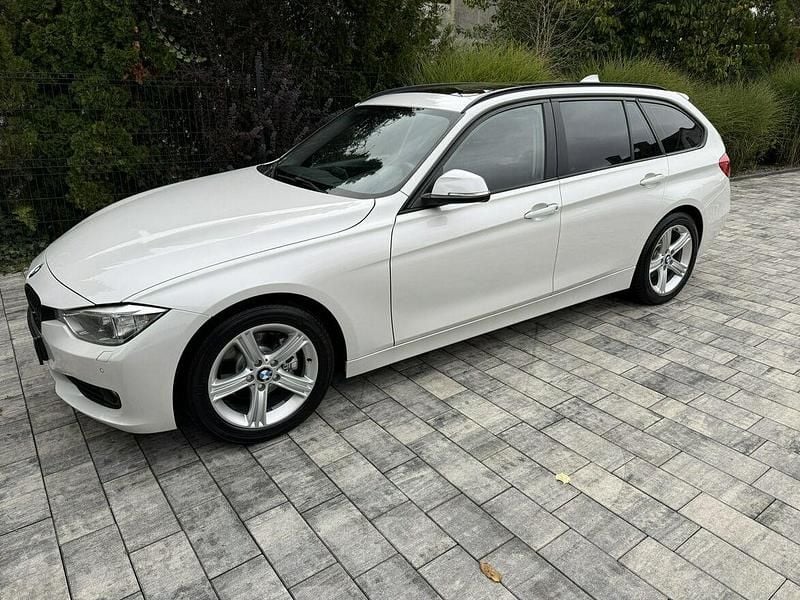 Biały Używany 2013 BMW 320 Kombi | 44 900 zł (Super Cena) - Obraz 1/4