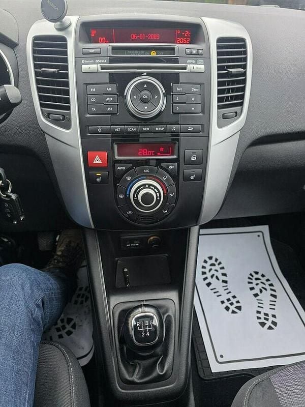 Używany Kia Venga 90 KM (66 kW) 2011 Czarny (metalik) Hatchback