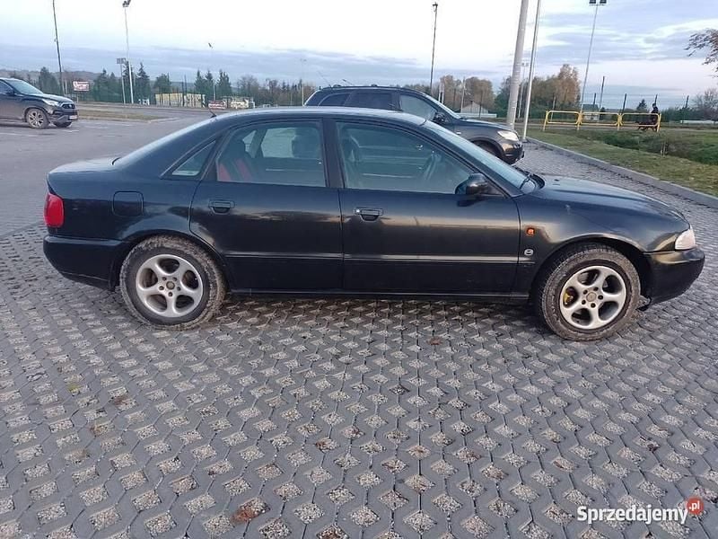 Używany Audi A4 1996 Czarny Sedan/Limuzyna