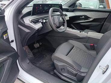 Używany Peugeot 5008 Allure 136 KM (100 kW) 2024 Biały SUV