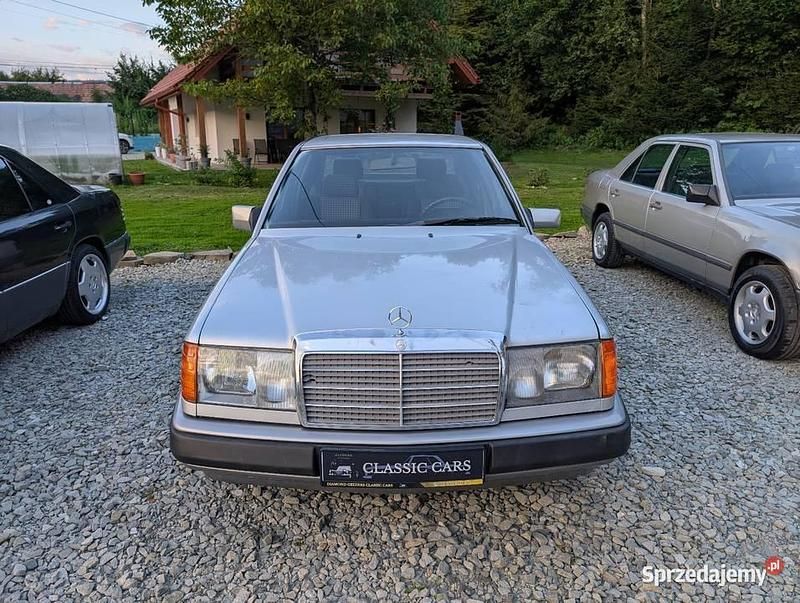 Srebrny Używany 1992 Mercedes E250 Sedan/Limuzyna | 15 000 zł - Obraz 1/4