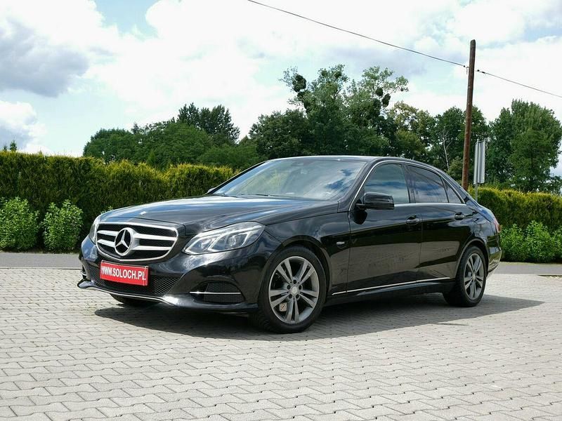 Czarny Używany 2014 Mercedes E300 Sedan/Limuzyna | 62 900 zł - Obraz 1/4