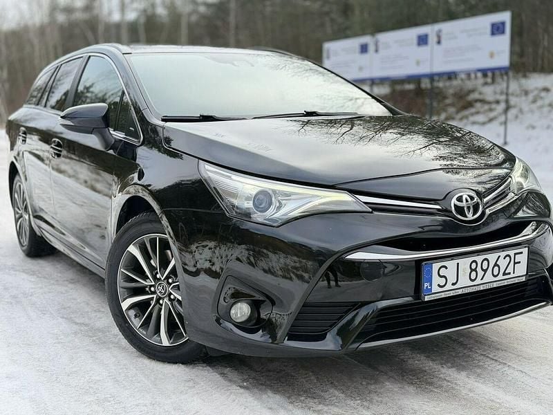 Używany Toyota Avensis Edition-S 143 KM (105 kW) 2016 Czarny (metalik, perła) Kombi