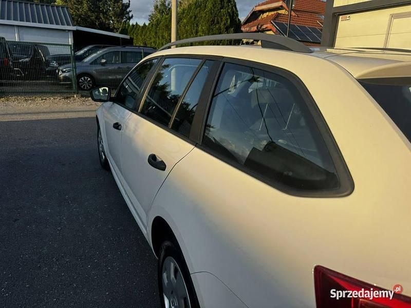 Używany Skoda Octavia 105 KM (77 kW) 2014 Biały Kombi