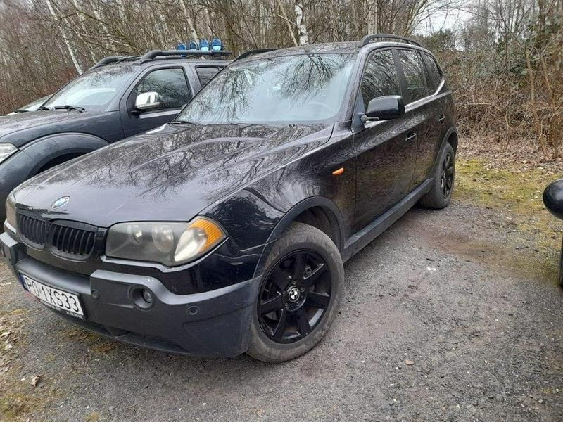 Czarny (metalik) Używany 2005 BMW X3 SUV | 25 000 zł (Uczciwa cena) - Obraz 1/4