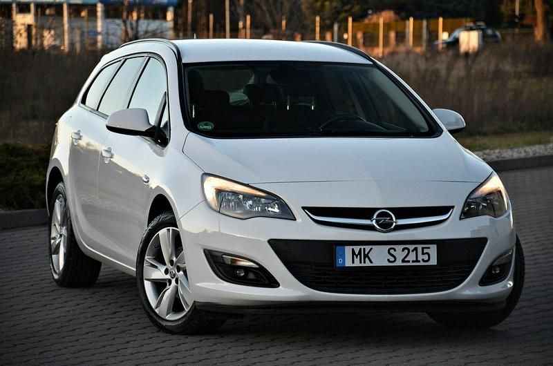 Używany Opel Astra 140 KM (102 kW) 2015 Biały Kombi