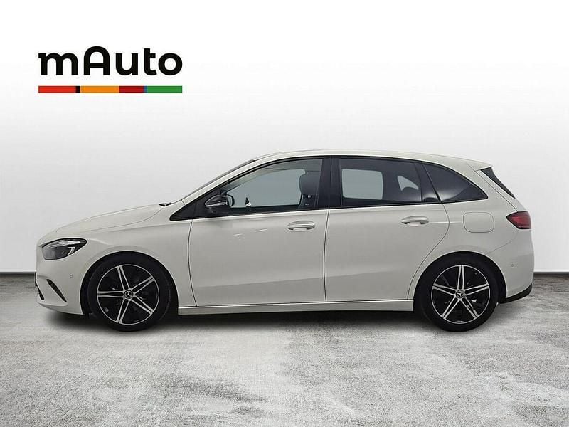 Używany Mercedes B200 Progressive 150 KM (110 kW) 2023 Biały Minivan