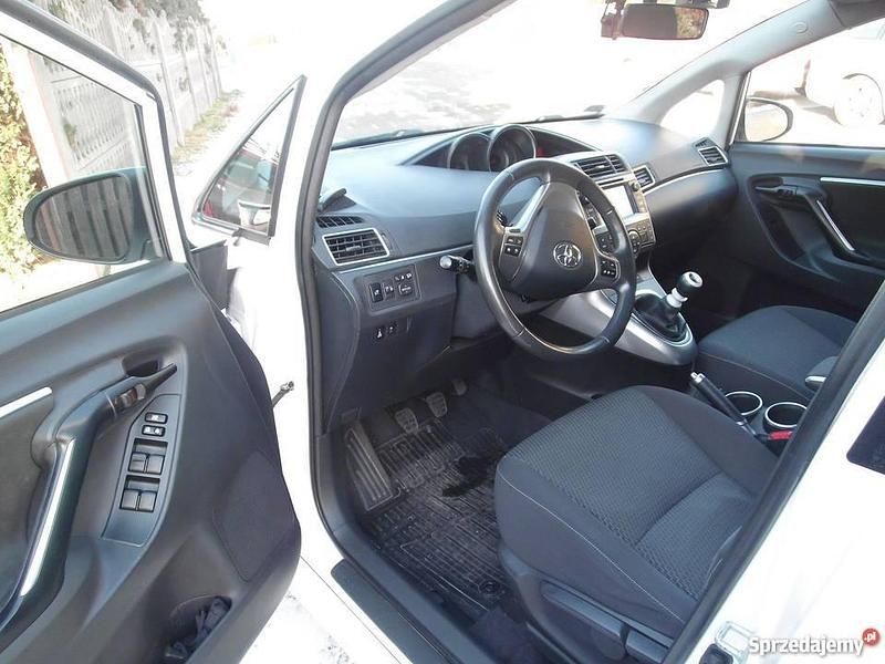 Używany Toyota Verso 112 KM (82 kW) 2015 Biały Minivan