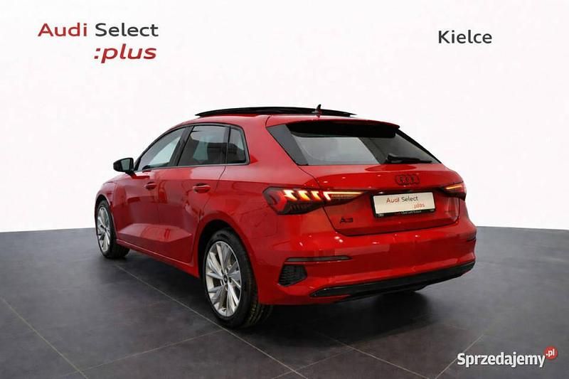 Używany Audi A3 Sportback e-tron Ambiente 2022 Czerwony Hatchback
