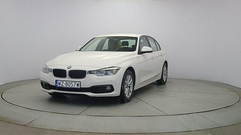 Używany BMW 320 Advantage 184 KM (135 kW) 2018 Biały Sedan/Limuzyna