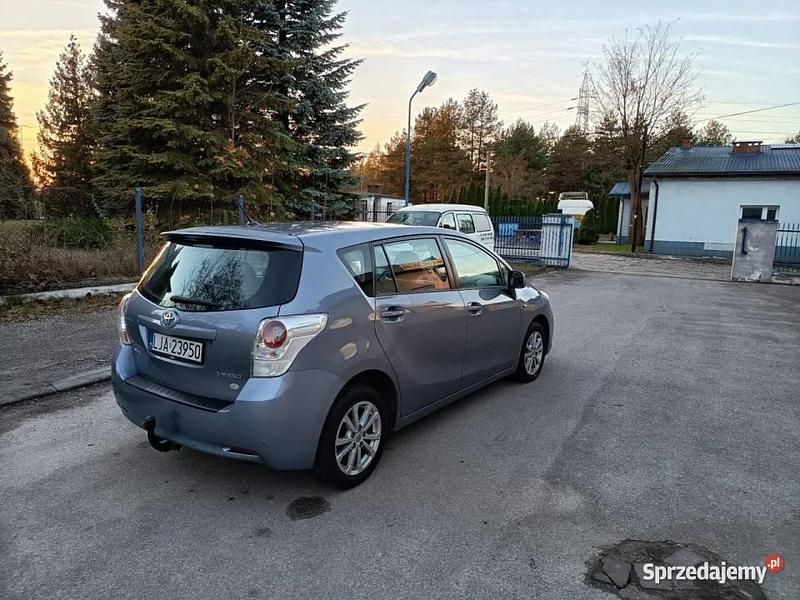 Używany Toyota Verso 132 KM (97 kW) 2011 Szary Minivan