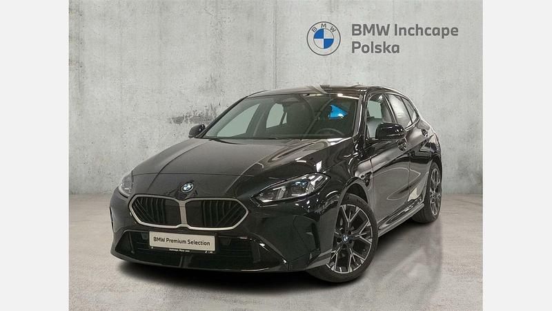 Czarny szafir metalizowany Nowe 2024 BMW 118 Shadowline Hatchback | 139 900 zł (Uczciwa cena) - Obraz 1/3