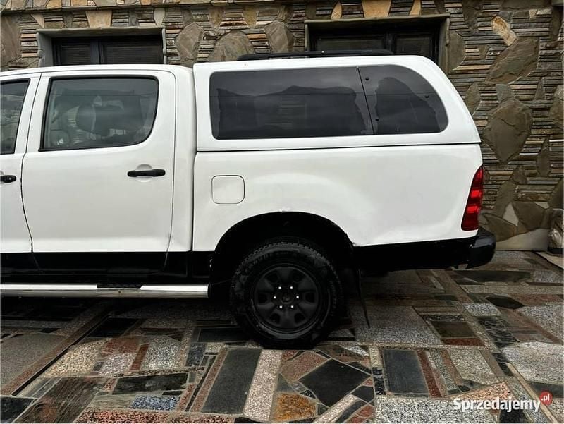 Biały Używany 2009 Toyota HiLux SR5 Pickup | 40 000 zł (Uczciwa cena) - Obraz 1/4