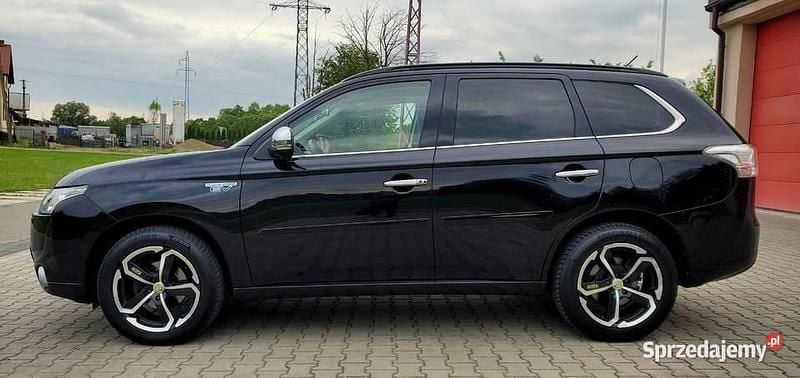 Używany Mitsubishi Outlander P-HEV 2014