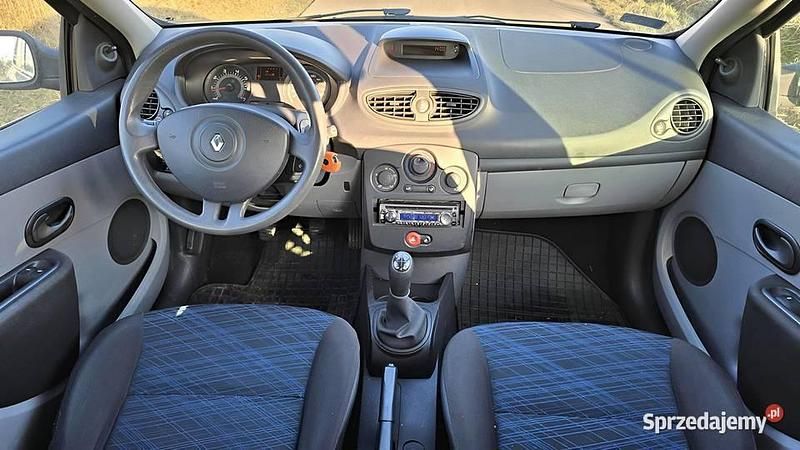 Używany Renault Clio II 2006 Srebrny Sedan/Limuzyna