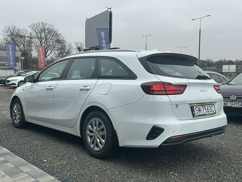 Używany Kia Ceed 100 KM (73 kW) 2021 Biały (metalik) Hatchback