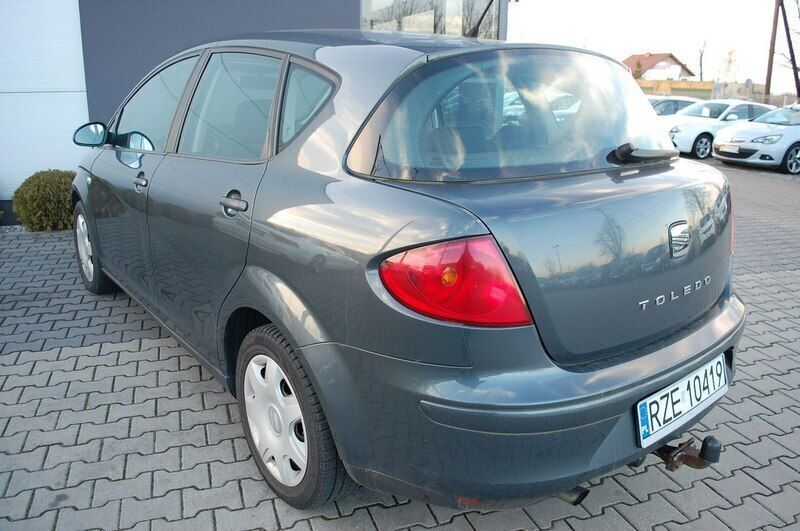 Używany Seat Toledo 105 KM (77 kW) 2008 Szary Hatchback