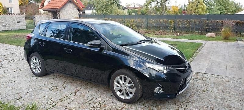 Czarny Używany 2013 Toyota Auris Hatchback | 36 500 zł (Uczciwa cena) - Obraz 1/4