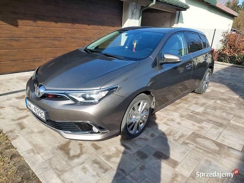 Używany Toyota Auris 2016 Beżowy Hatchback