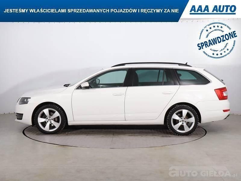 Używany Skoda Octavia 2015 Biały Hatchback