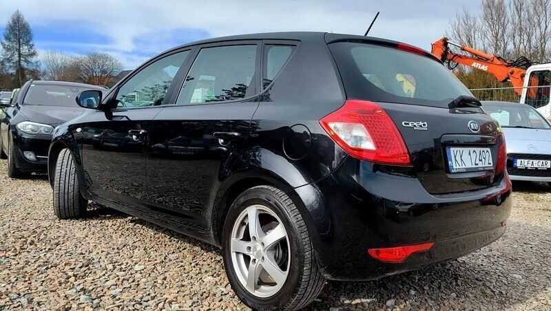 Używany Kia Ceed 109 KM (80 kW) 2011 Czarny (metalik) Hatchback