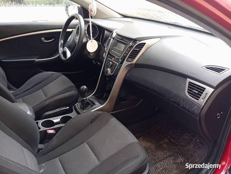 Używany Hyundai i30 2013 Czerwony Hatchback
