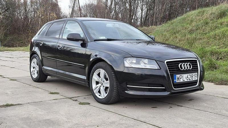 Czarny (metalik) Używany 2013 Audi A3 Sedan/Limuzyna | 27 900 zł (Uczciwa cena) - Obraz 1/4