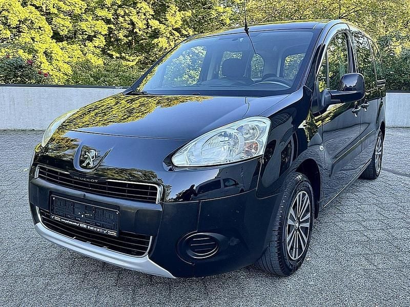 Używany Peugeot Partner 98 KM (72 kW) 2012 Czarny Minivan