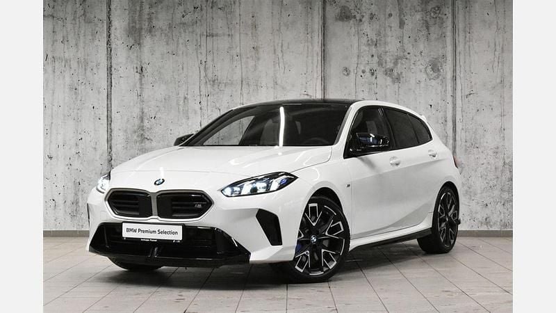 Biel alpejska Używany 2025 BMW M135 Performance Hatchback | 197 700 zł - Obraz 1/3