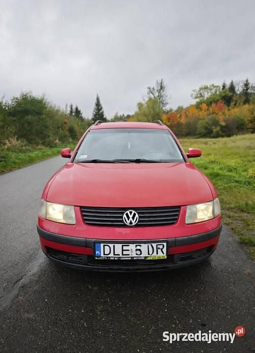 Czerwony Używany 2000 VW Passat Kombi | 1350 zł - Obraz 1/4
