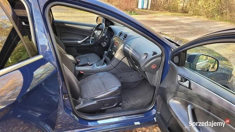 Używany Ford Mondeo 2012 Granatowy Kombi
