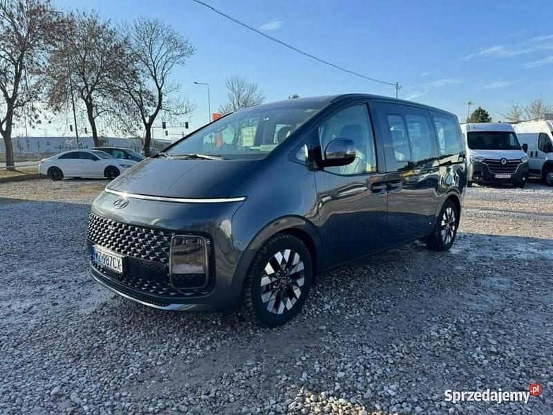 Szary Używany 2022 Hyundai Staria Van | 221 388 zł - Obraz 1/4
