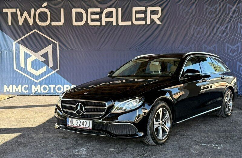 Czarny (metalik) Używany 2019 Mercedes E220 Kombi | 119 900 zł (Uczciwa cena) - Obraz 1/3