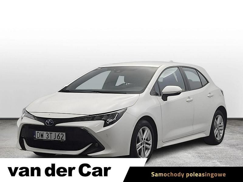 Używany Toyota Corolla Comfort 122 KM (89 kW) 2022 Biały Hatchback
