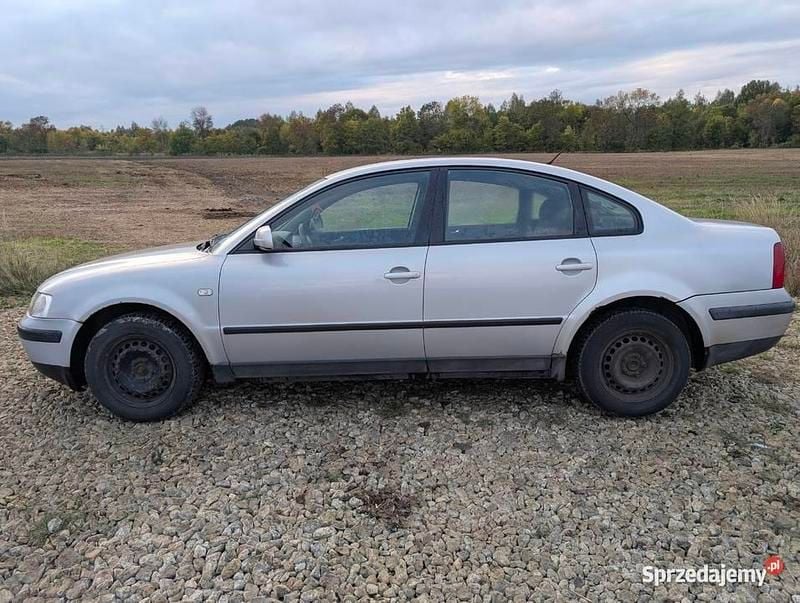 Używany 1999 VW Passat Sedan/Limuzyna | 2000 zł (Dobra cena) - Obraz 1/4