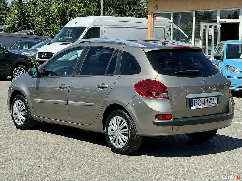 Używany Renault Clio GrandTour 75 KM (55 kW) 2012 Szary Kombi