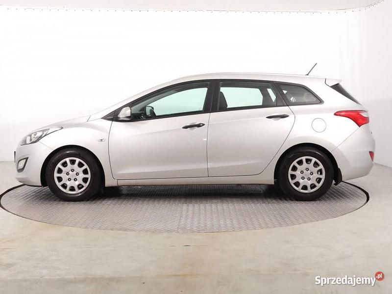 Używany Hyundai i30 90 KM (66 kW) 2014 Srebrny Kombi