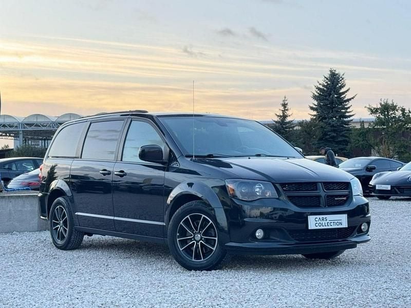 Czarny (metalik) Używany 2018 Dodge Grand Caravan Minivan | 63 900 zł (Dość drogi) - Obraz 1/4