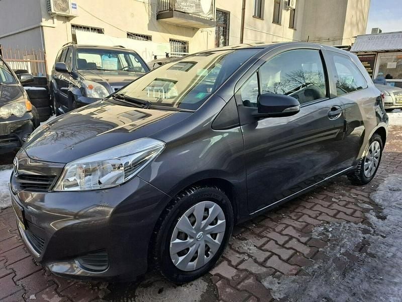 Używany Toyota Yaris 69 KM (50 kW) 2012 Szary Hatchback