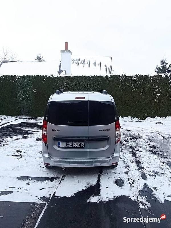 Srebrny Używany 2015 Dacia Dokker Minivan | 32 000 zł (Uczciwa cena) - Obraz 1/4