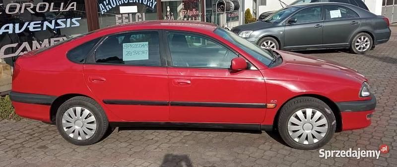 Wiśniowy Używany 1998 Toyota Avensis Hatchback | 7999 zł - Obraz 1/4