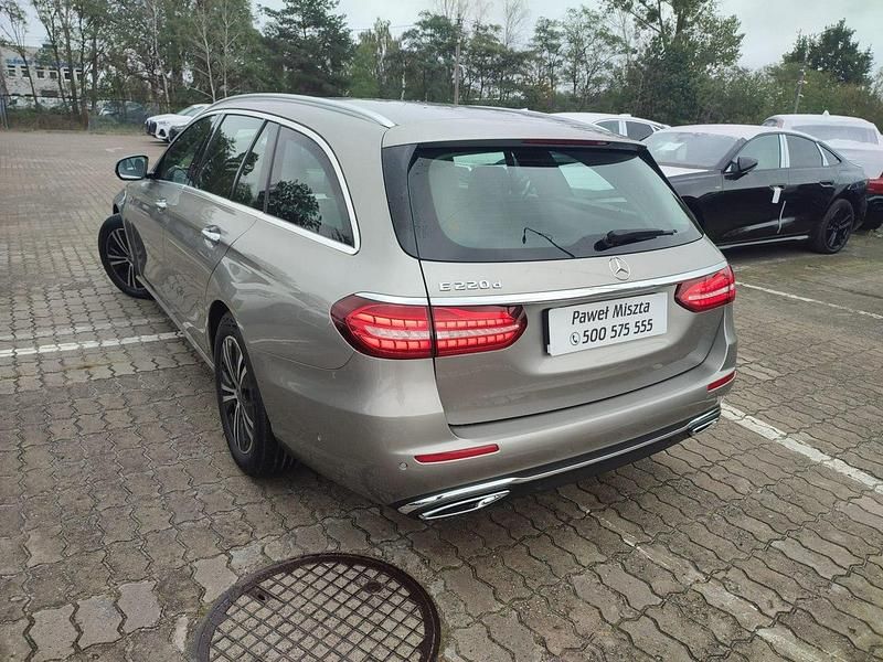 Używany Mercedes E220 200 KM (147 kW) 2022 Beżowy (metalik) Kombi