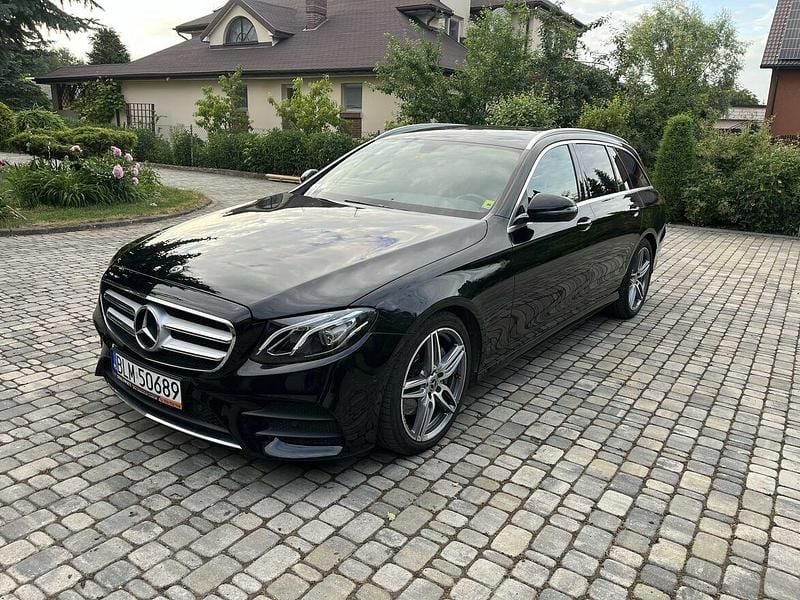 Używany Mercedes E220 2019 Czarny Kombi