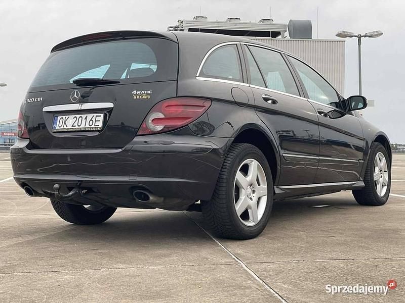 Czarny Używany 2005 Mercedes R320 Minivan | 17 000 zł - Obraz 1/4