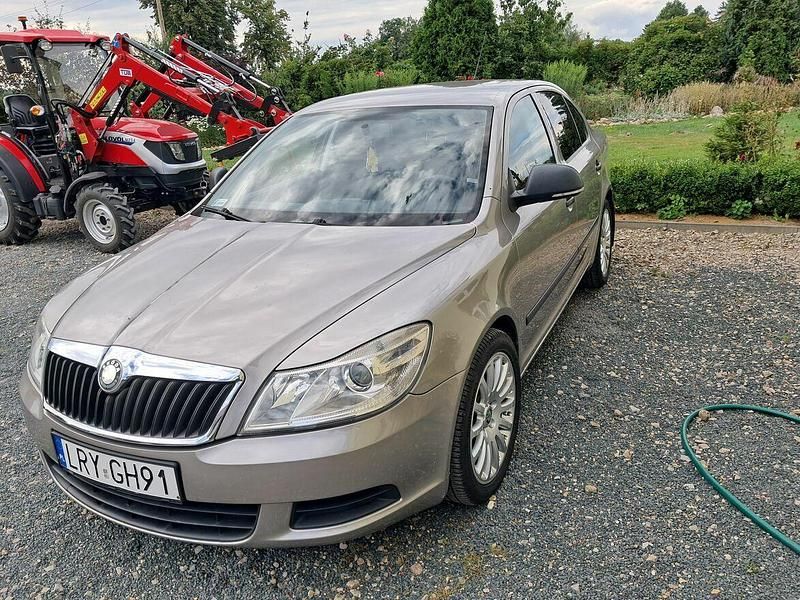 Szary Używany 2009 Skoda Octavia Hatchback | 17 000 zł (Dość drogi) - Obraz 1/4