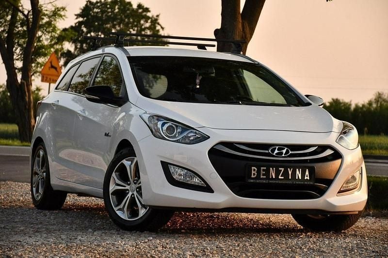 Używany Hyundai i30 135 KM (99 kW) 2014 Biały (metalik) Hatchback