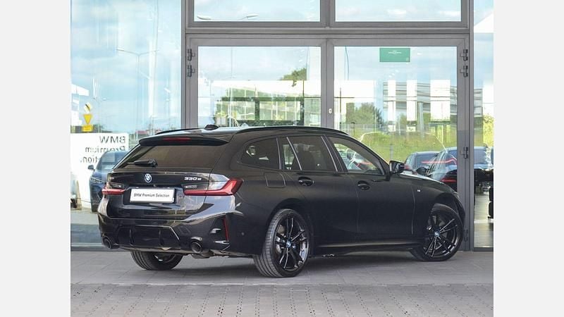 Używany BMW 330e Comfort Edition 292 KM (214 kW) 2023 Black sapphire metallic metalizowany Kombi