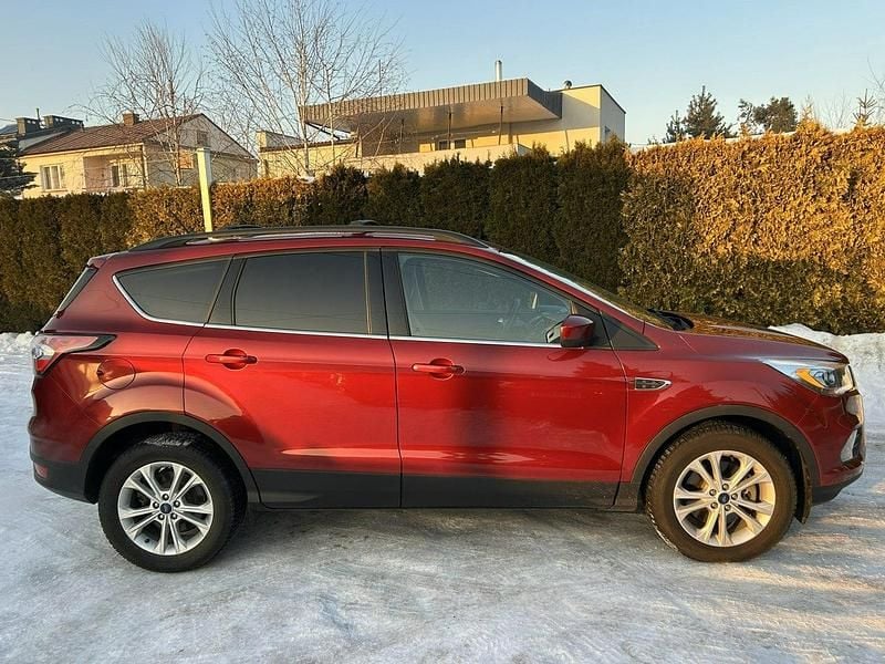 Używany Ford Escape SEL 180 KM (132 kW) 2018 Bordowy (metalik) SUV