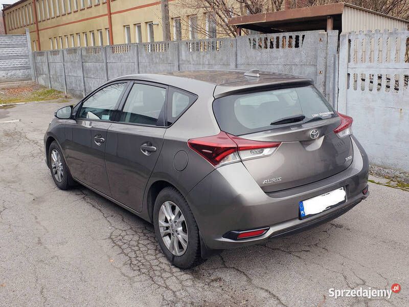 Używany Toyota Auris Active 99 KM (72 kW) 2017 Brązowy Hatchback